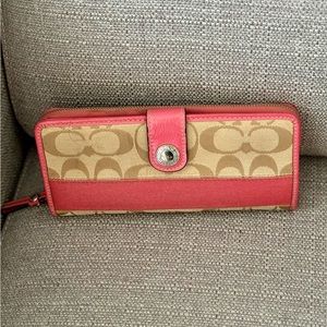 Signature Coach Wallet